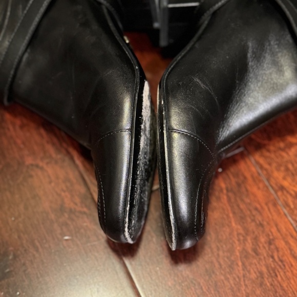 Gucci Knee High Boot with Gold Chain & Logo Detail Size 35.5 (Box NOT Included) - Picture 15 of 16